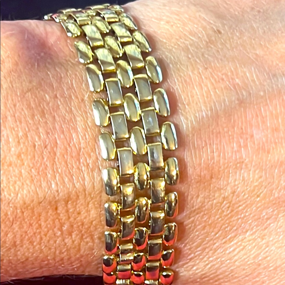 GOLD TONE BRACELET 7in